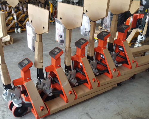 電(diàn)子秤叉車--某(mǒu)五色金屬回(huí)收廠諾力電(dian)子秤搬運車(chē)